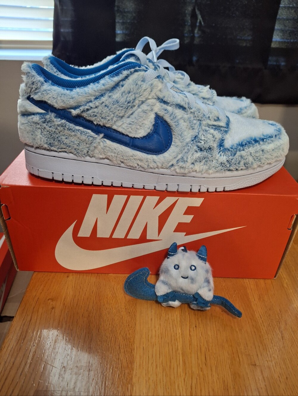Nike Dunk Low ( BG) Abominable Snowman NIB - Picture 16 of 16